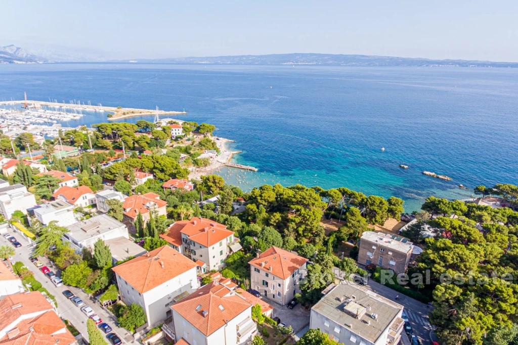 Exclusive building plot first row to the sea