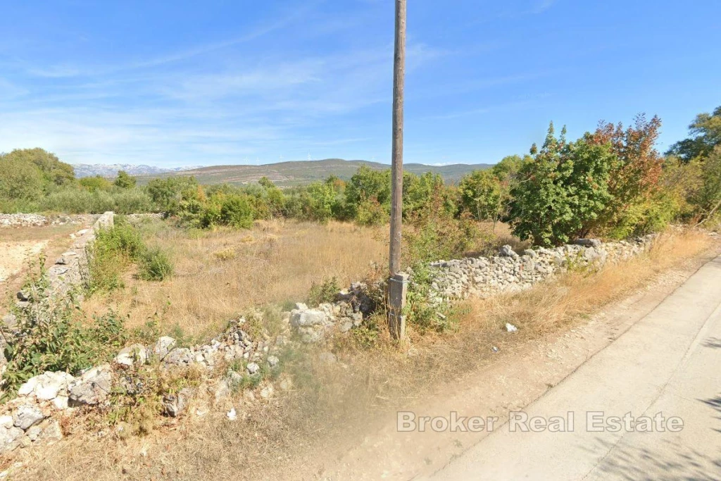 Building land in a quiet location