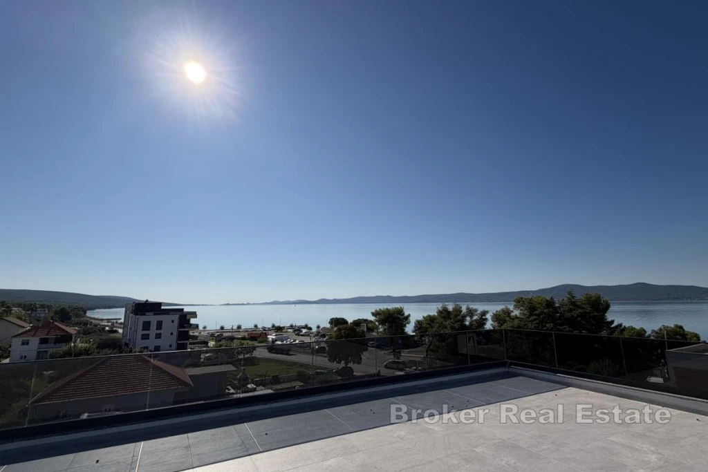 Spacious penthouse with open sea view