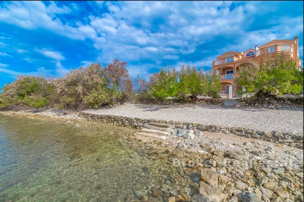 House with several apartments, first row to the sea