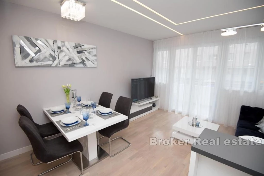 Luxurious two-bedroom apartment in a great location