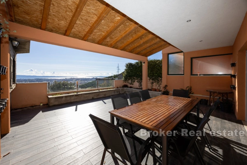 House with open views of the sea and islands