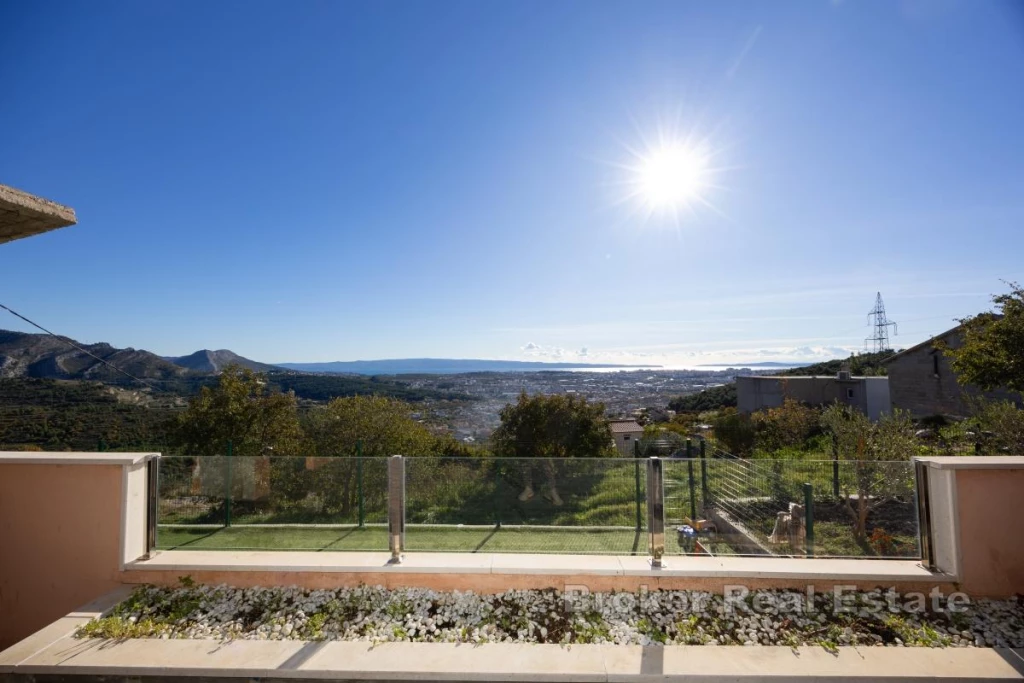 House with open views of the sea and islands