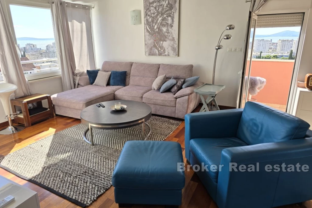 A beautiful sunny apartment with a sea view