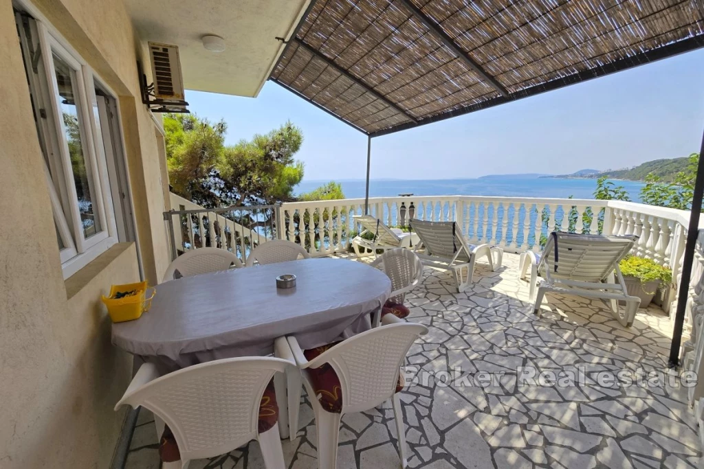 Semi-detached house in the first row to the sea