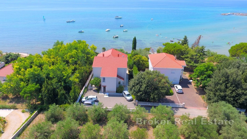 House first row to the sea