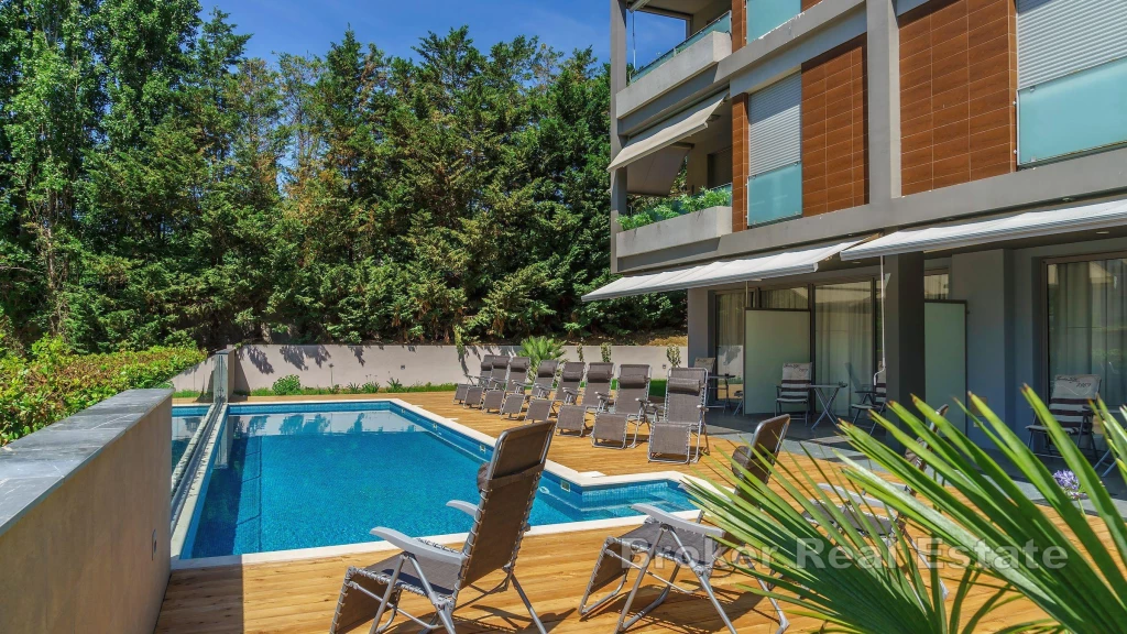 Modern hotel with 11 rooms and outdoor pool