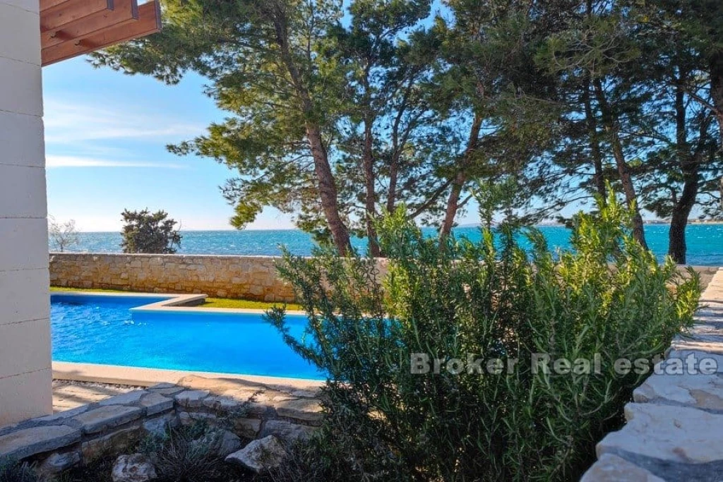 Villa first row to the sea