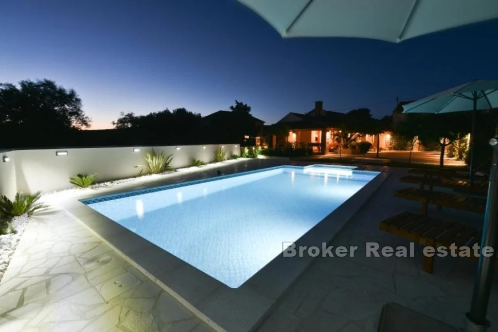 Stone house with swimming pool near Zadar