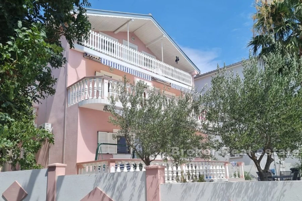 Apartment house with sea view