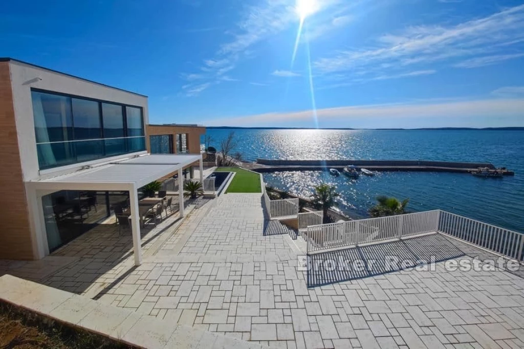 Luxury villa first row to the sea