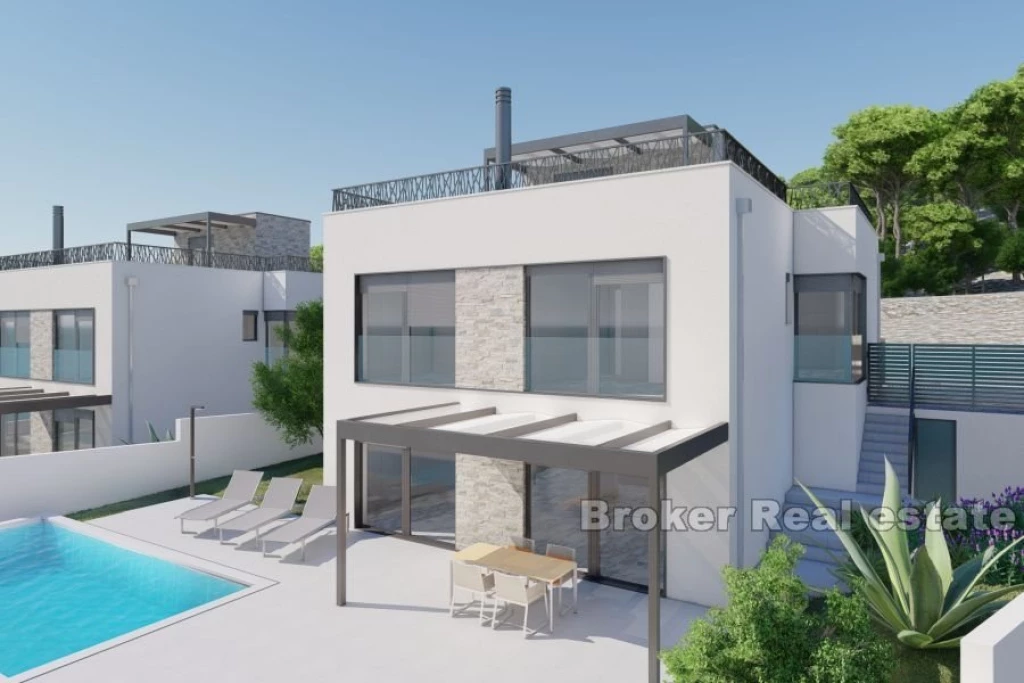 Newbuilt villa with pool in the second row to the sea