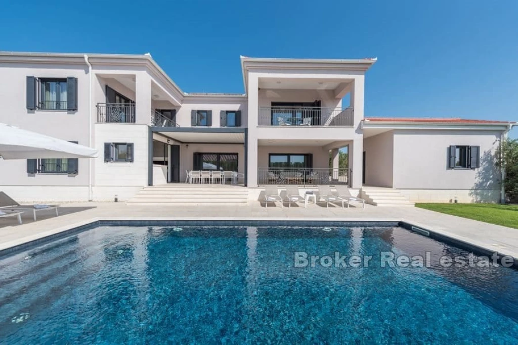 Newly built luxury villa with pool