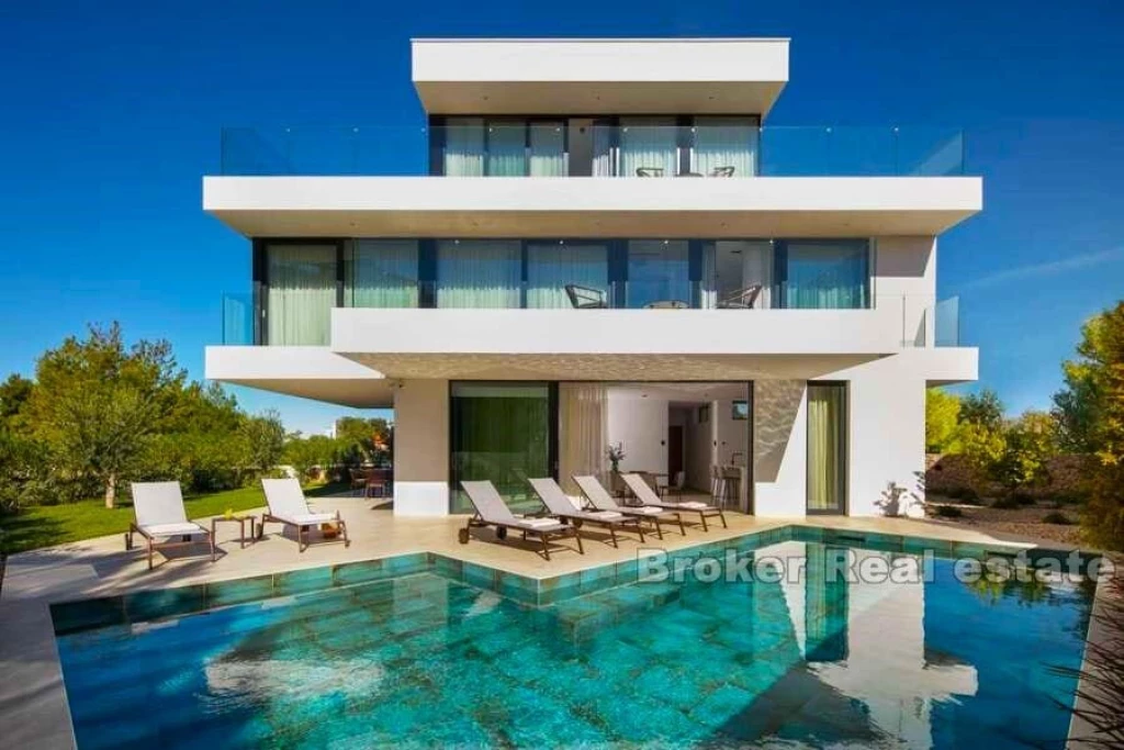 Luxury villa near the sea