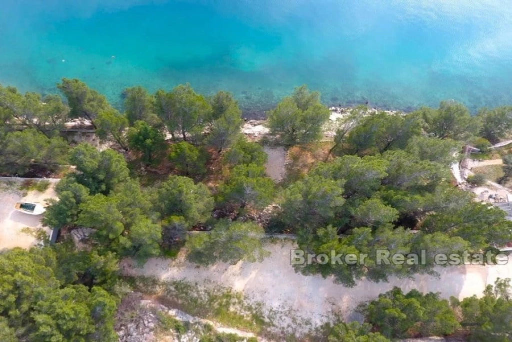 Building land first row to the sea