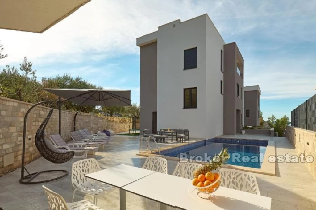 Newly built villa with sea view