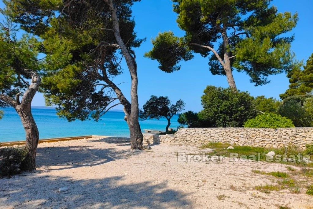 Building land first row to the sea
