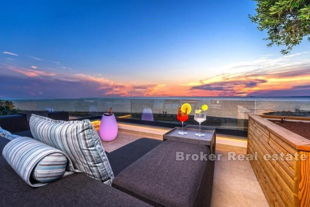 Luxury villa in the first row to the sea