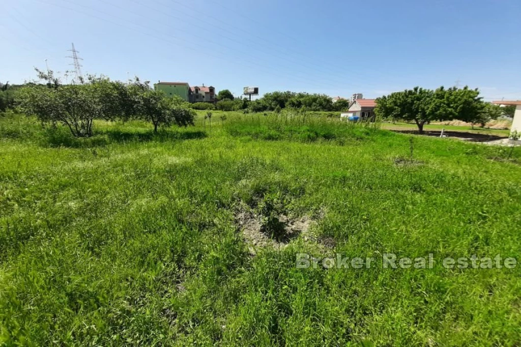 Spacious building plot in an industrial zone