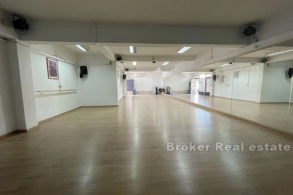 Solin, business space