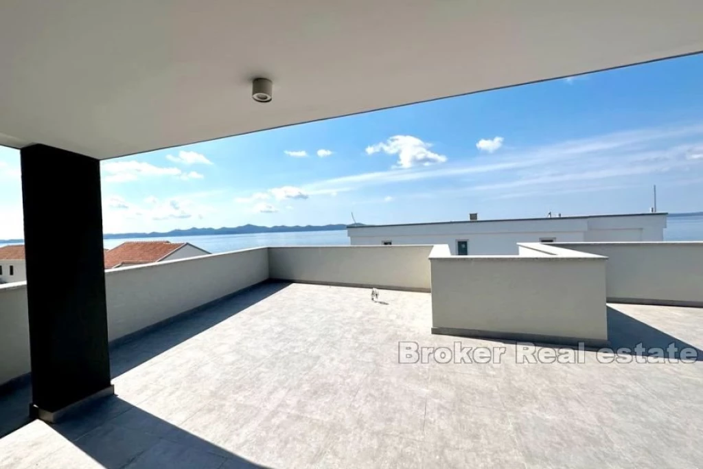Spacious penthouse with sea view