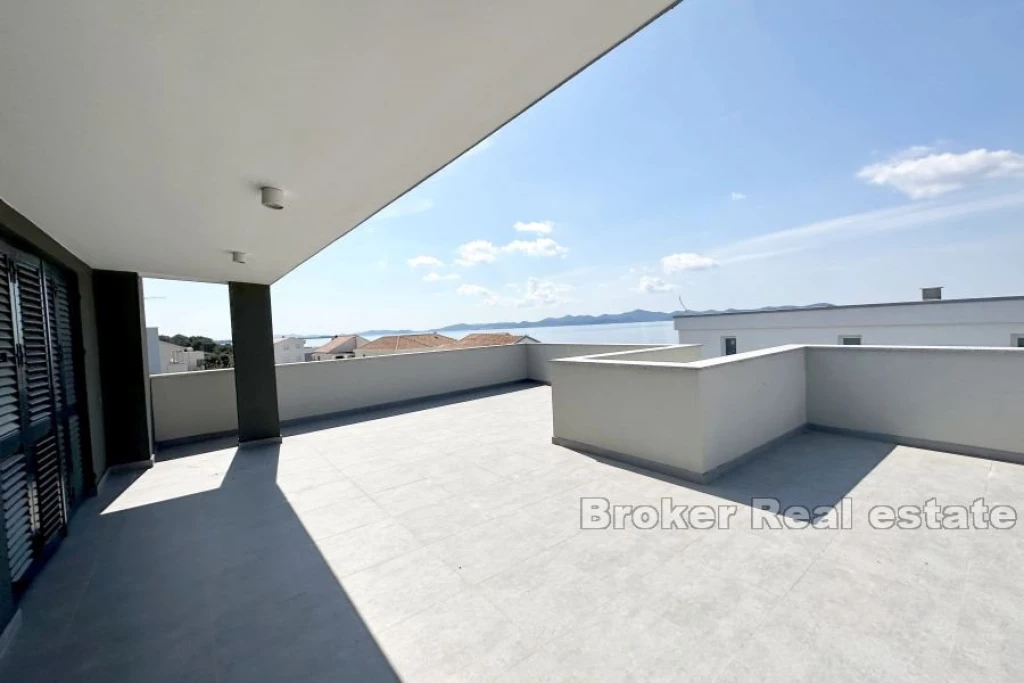 Penthouse in the second row to the sea