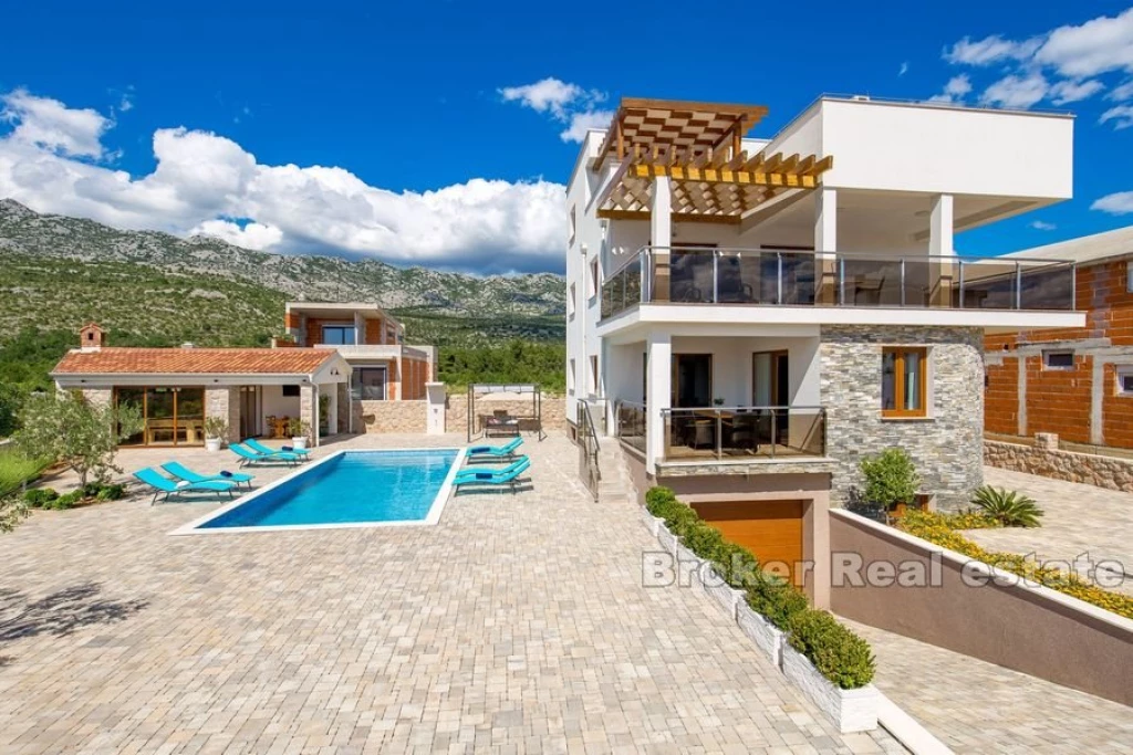 Beautiful villa with pool