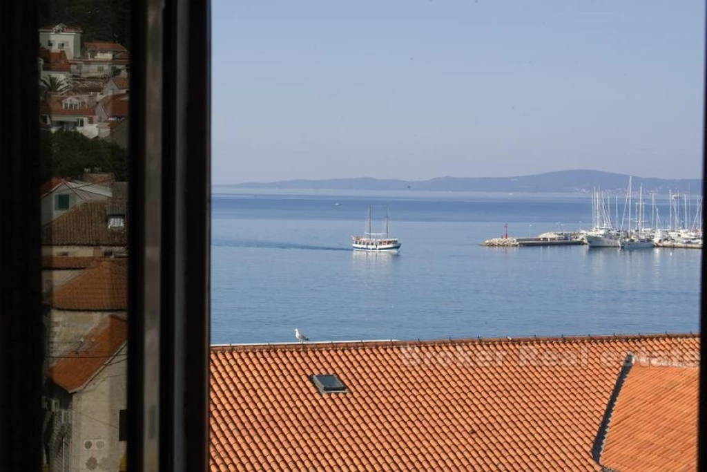 Apartment on the west side of the waterfront, for sale