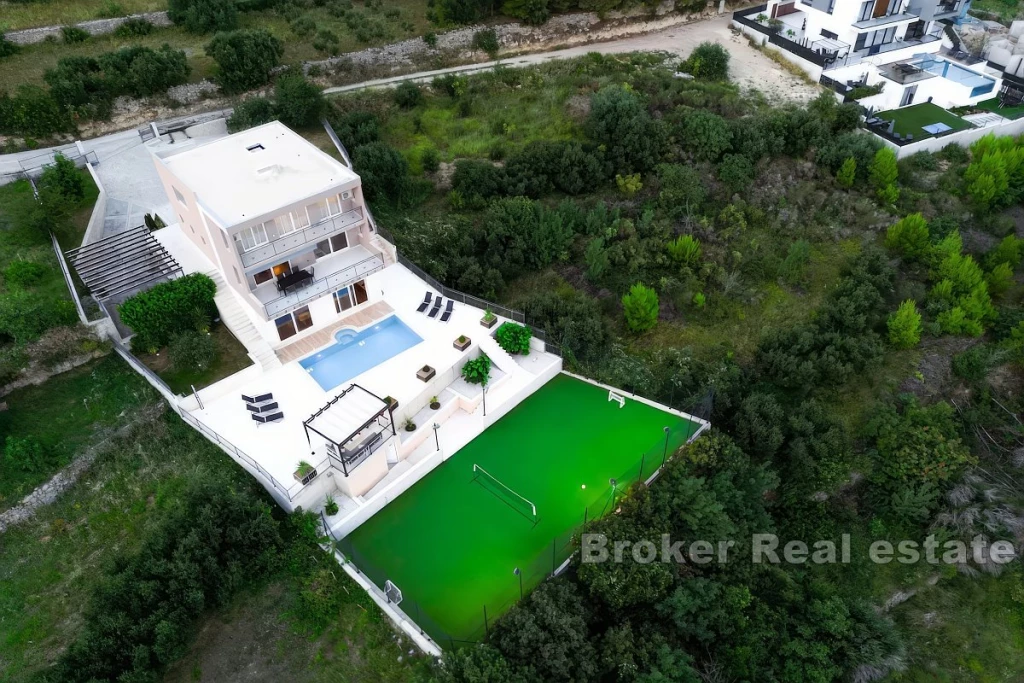 Villa with pool and panoramic view