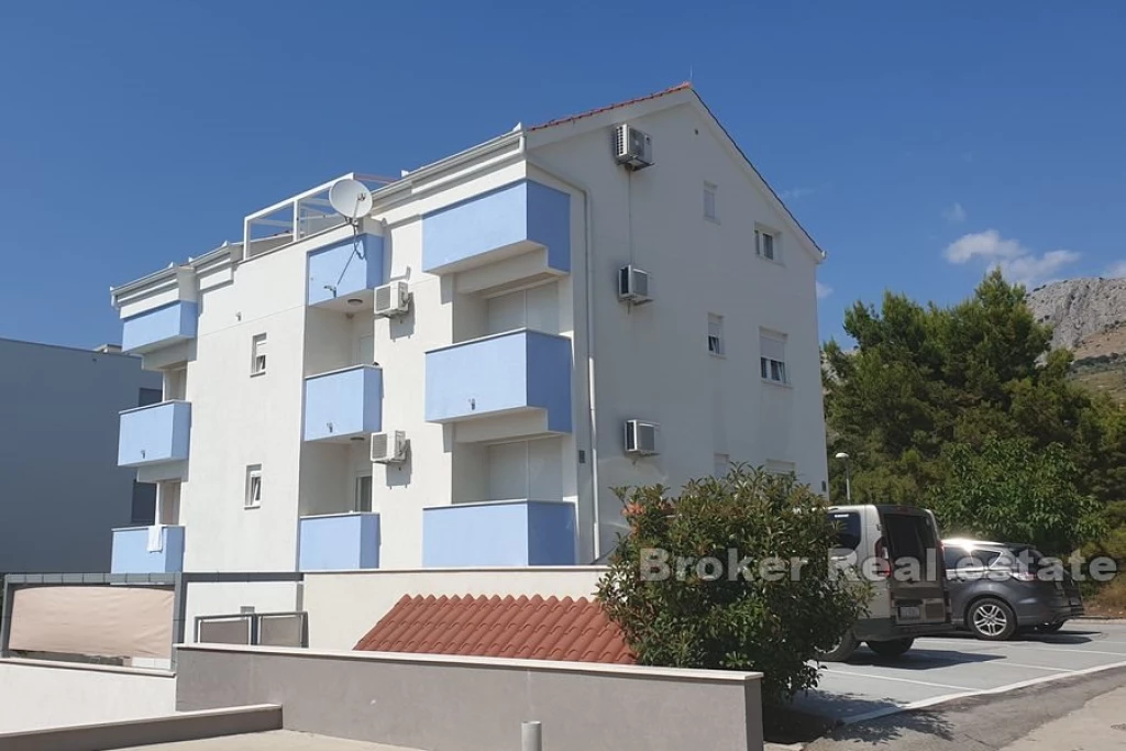 Apartment house with sea view