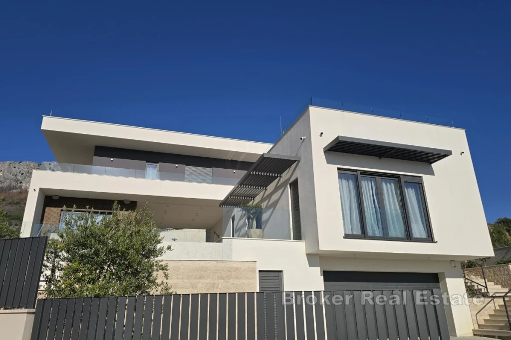 Luxury villa with sea view