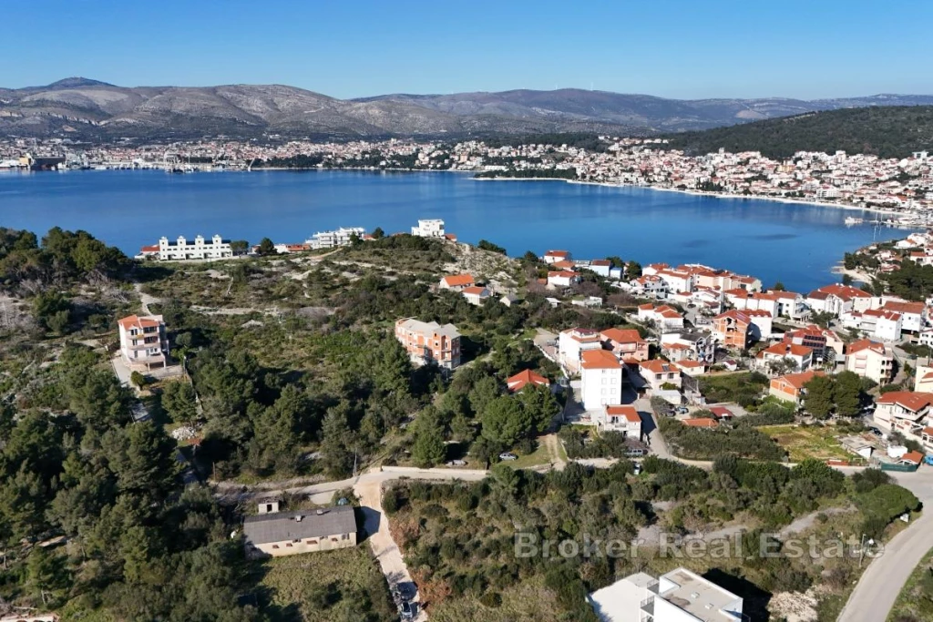 Building land in a peaceful location