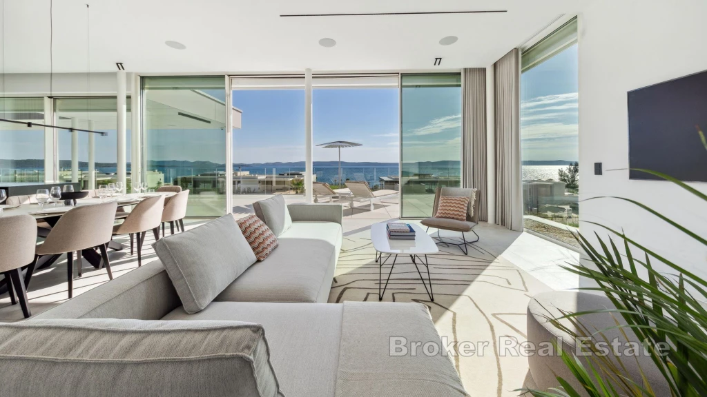 Spacious 6 bedroom coastal villa in the luxurious resort