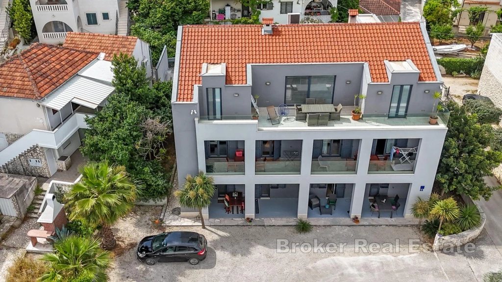 Apartment house in the second row to the sea