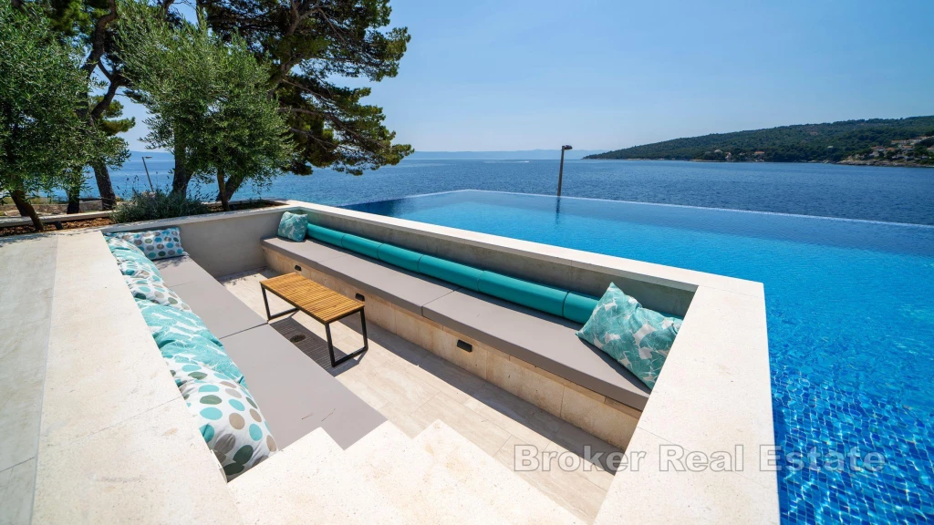 Newly built villa with swimming pool