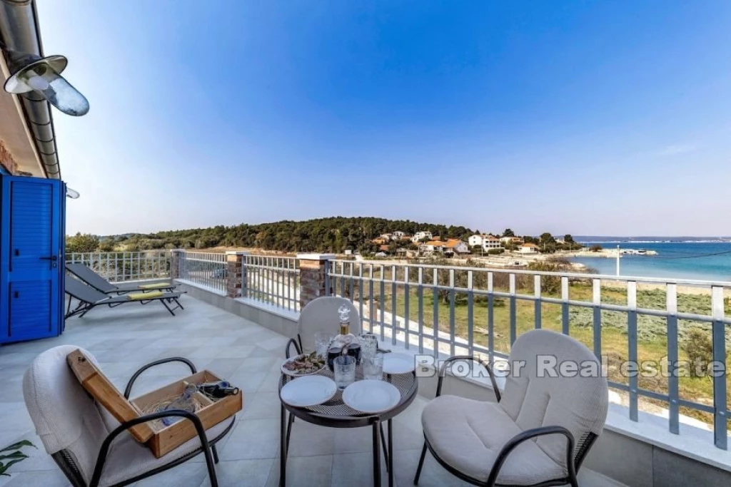 Stone house with pool in the first row to the sea