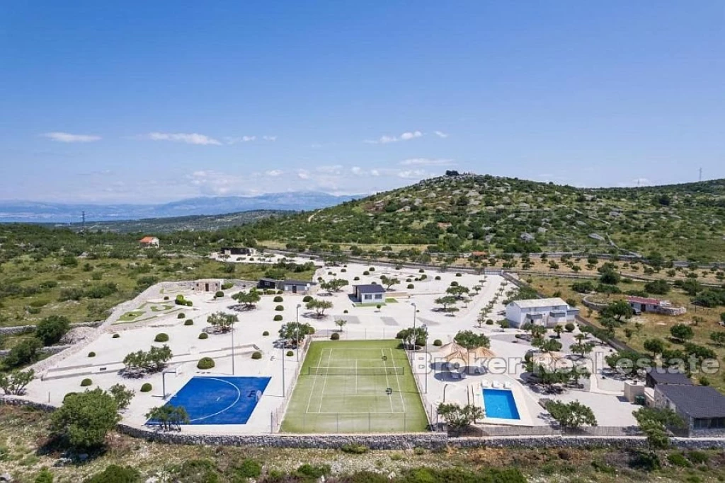 Unique property in a quiet location with a panoramic view of the sea