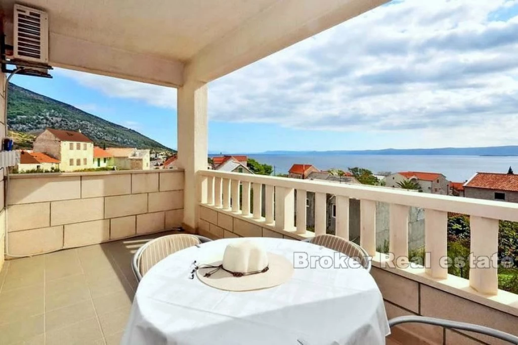 Semi-detached house with sea view