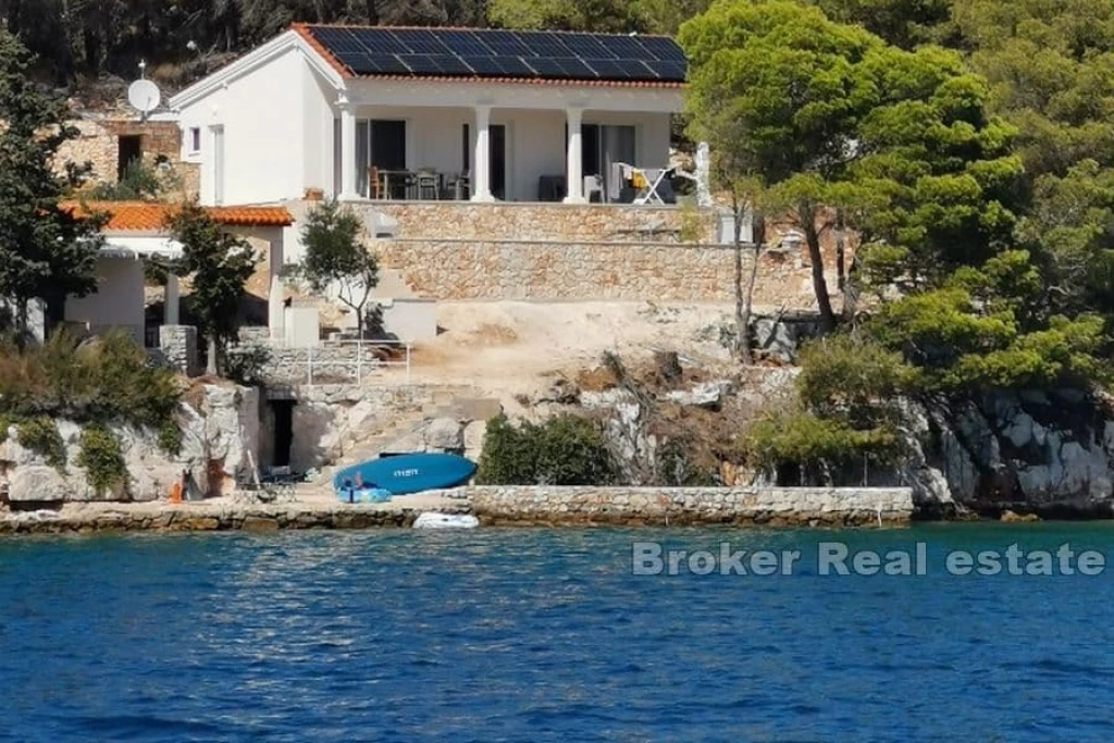 House in the first row to the sea
