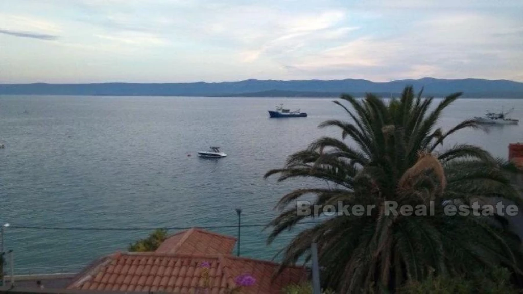Stone house in the center of Bol, for sale