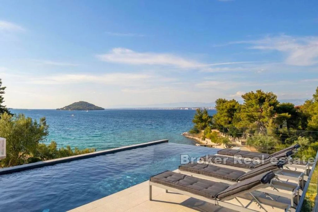 Luxury villa near the sea