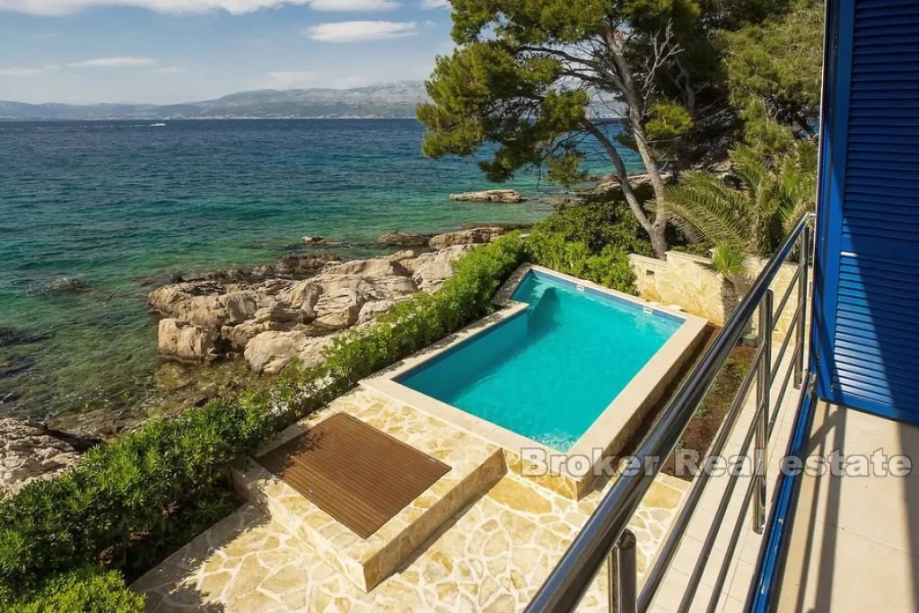 House in the first row to the sea