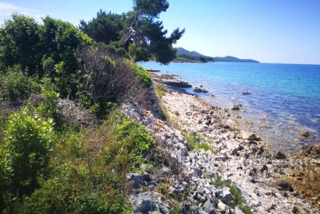 Building land first row to the sea