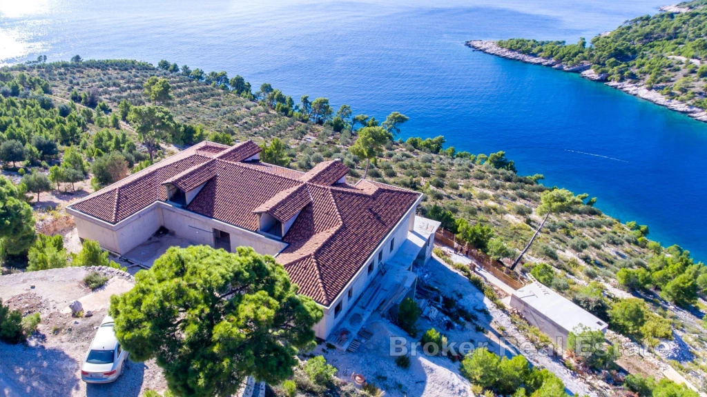 Villa under construction first row to the sea