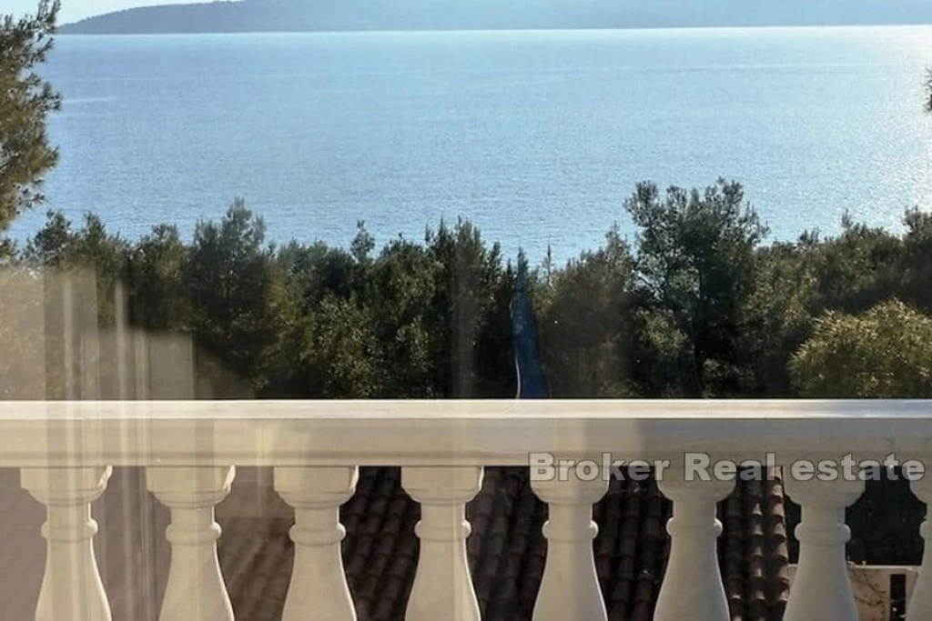 House with pool and open sea view