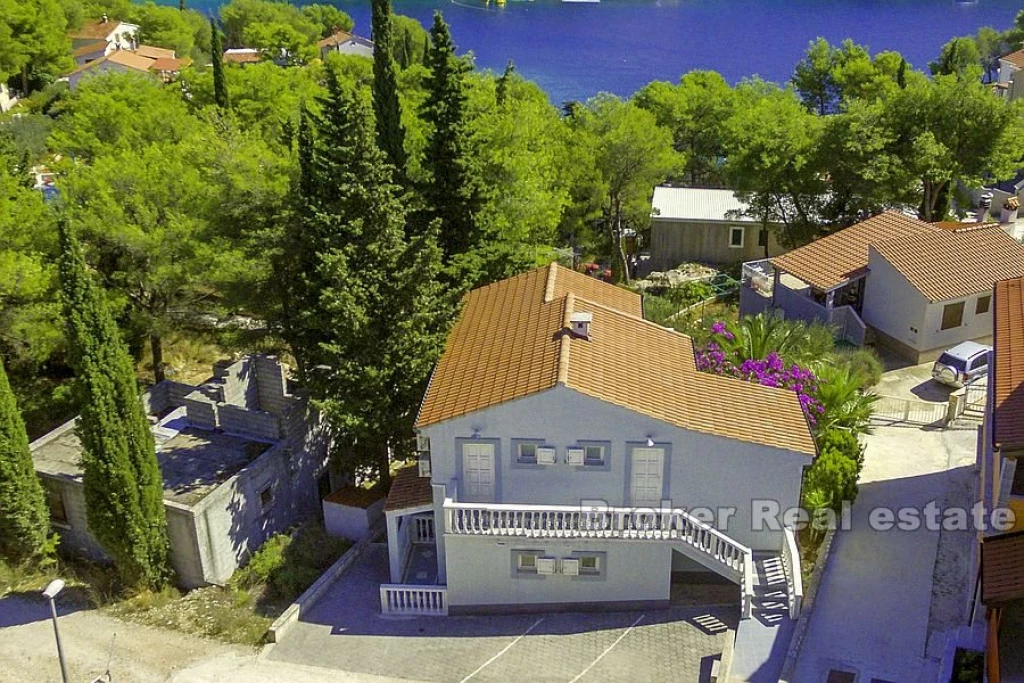 House in a nice bay, overlooking the sea, for sale