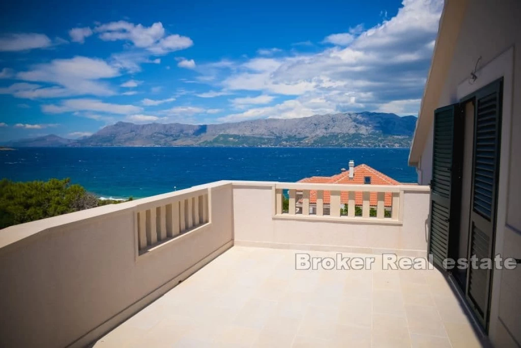 Apartment house with sea view