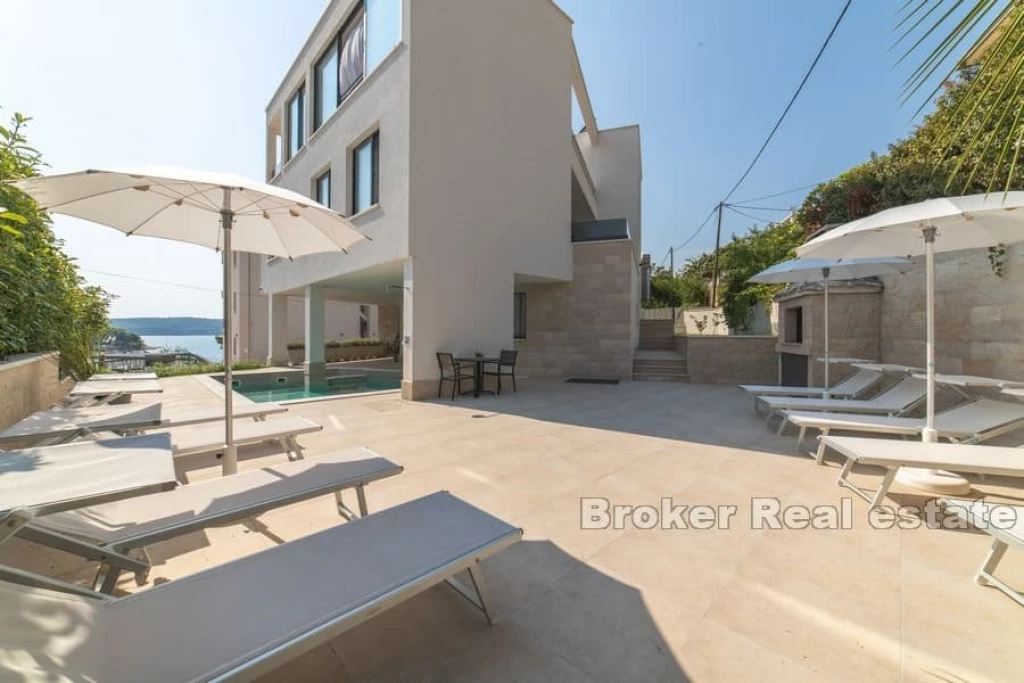Luxury villa with sea view