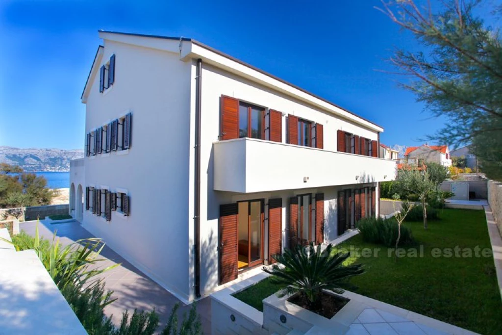 Villa perched in a beautiful bay, for sale