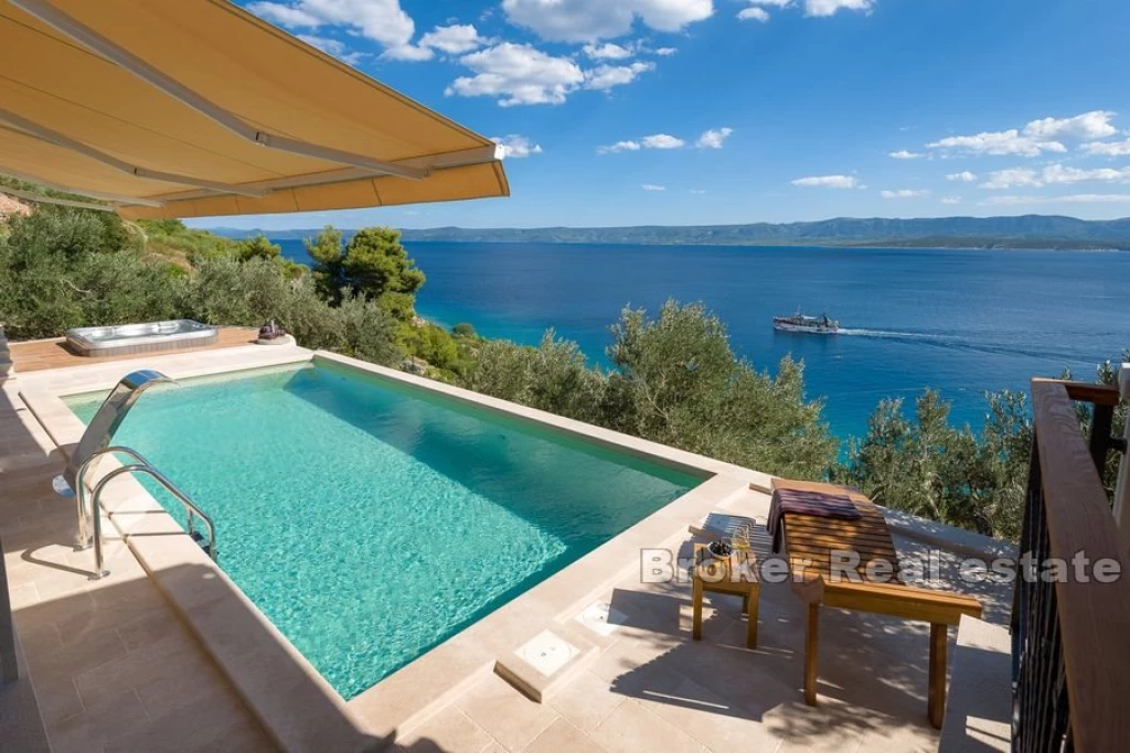 House with open sea view